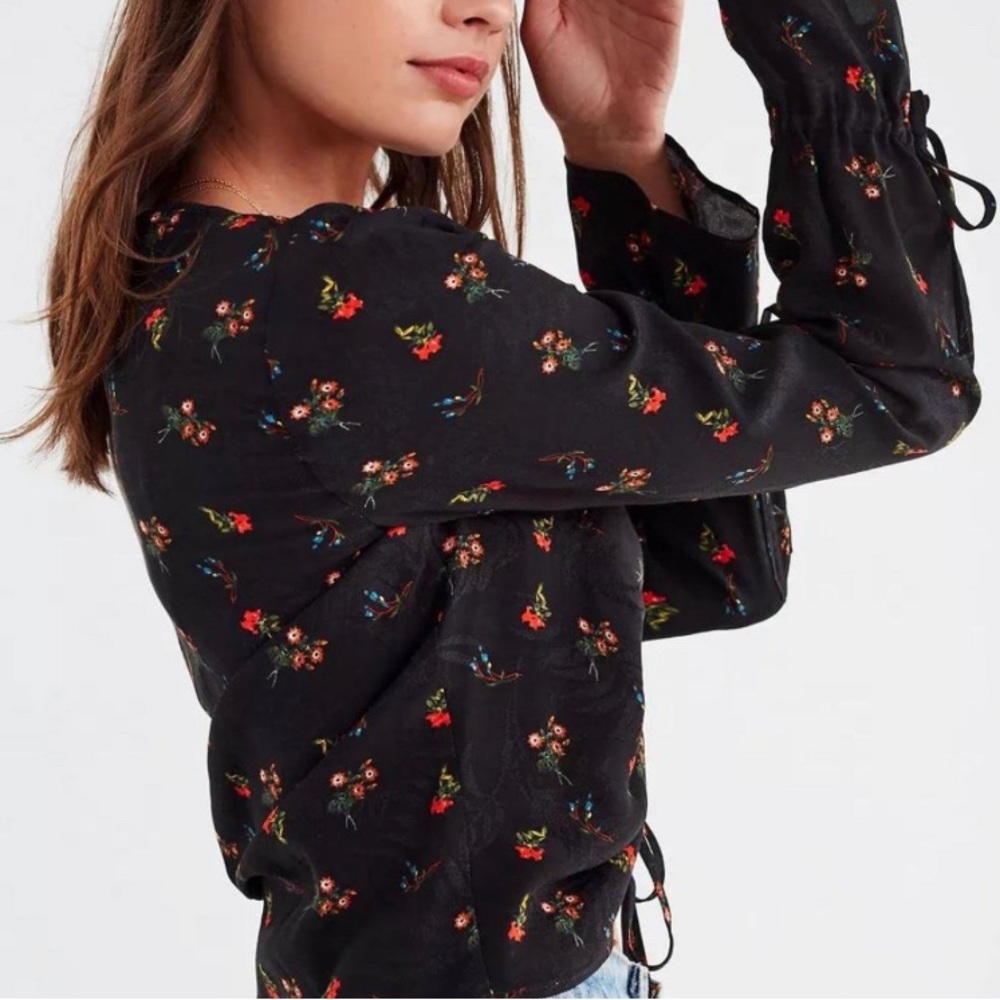 Urban Outfitters Black Long Sleeve Crop Top Boho Peasant Smocked Shirt.  Sz: M